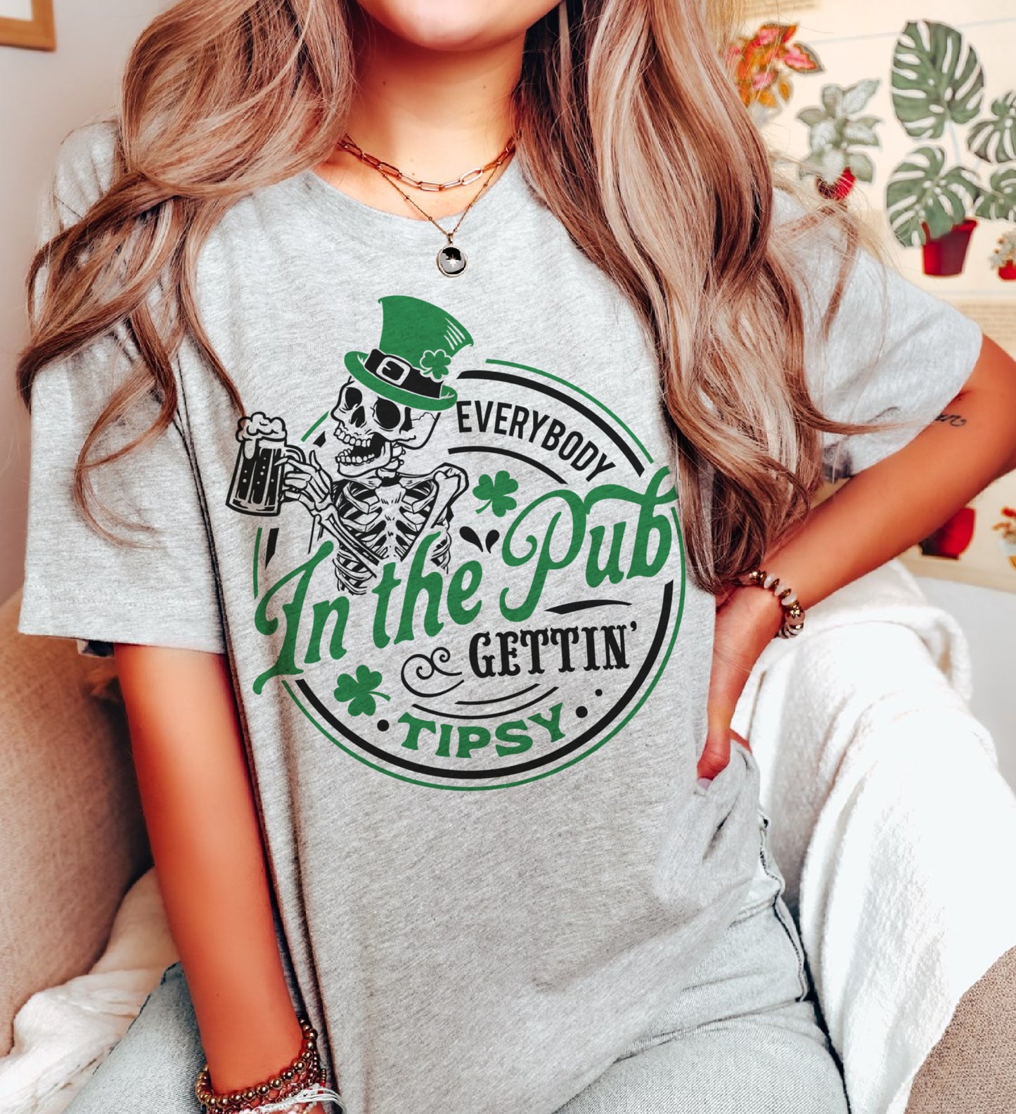 Saint Patrick's T-Shirt Everybody In the Pub Gettin Tipsy T-Shirt Leprechaun Day Tshirt St Pattys Tee Soft Print Shirt Funny Sarcastic T-Shirt Sublimation Print Tshirt
